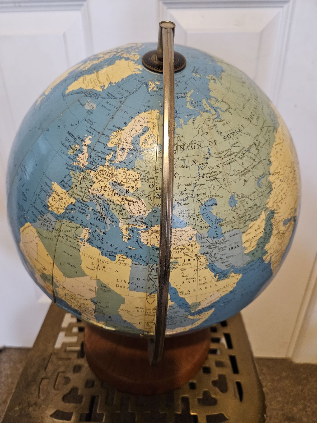 Vintage 20th Century Philips 12"  Political  Challenge Globe 1971 photo vinterior
