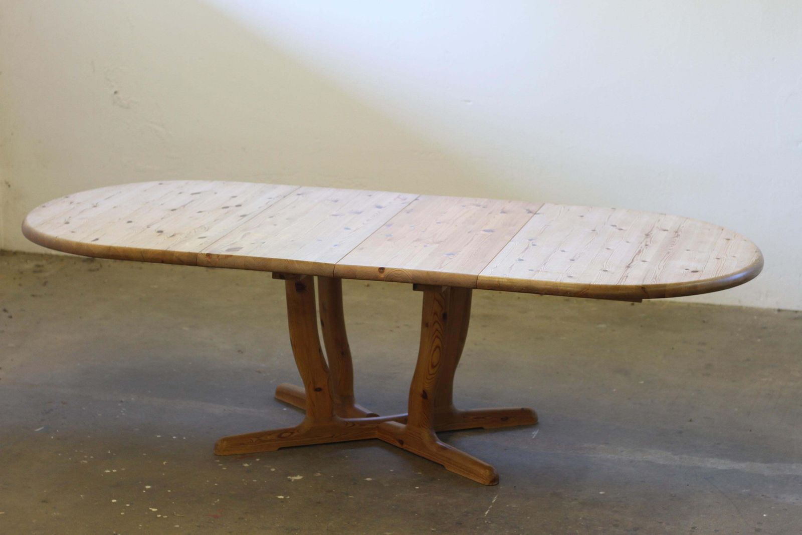 Uitschuifbare eettafel van massief grenenhout in de stijl van Rainer Daumiller, ca. jaren 1980, Dyrlund photo buy