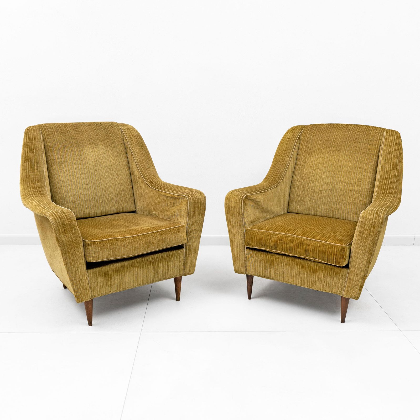Ico Parisi Mid Century Modern Italian Armchairs For Ariberto Colombo, 50s, Pair photo furniture