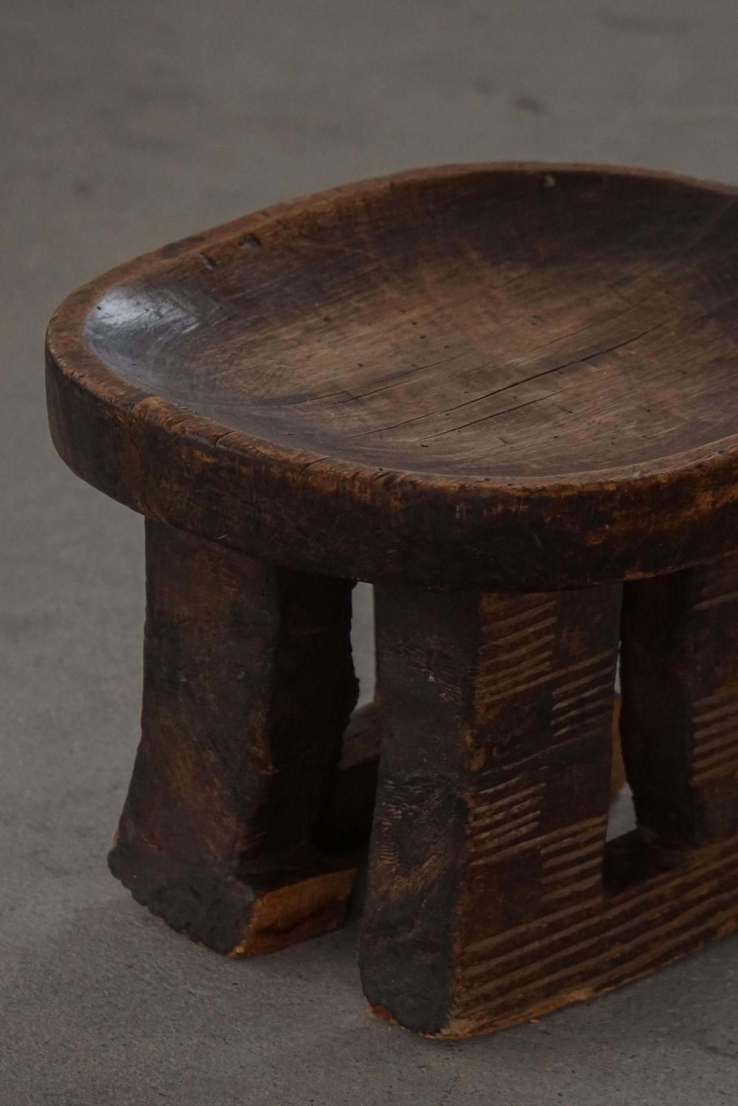 photo vinterior Traditional Hand Carved African Tribal Stool, Bamileke‑Style, 20th Century