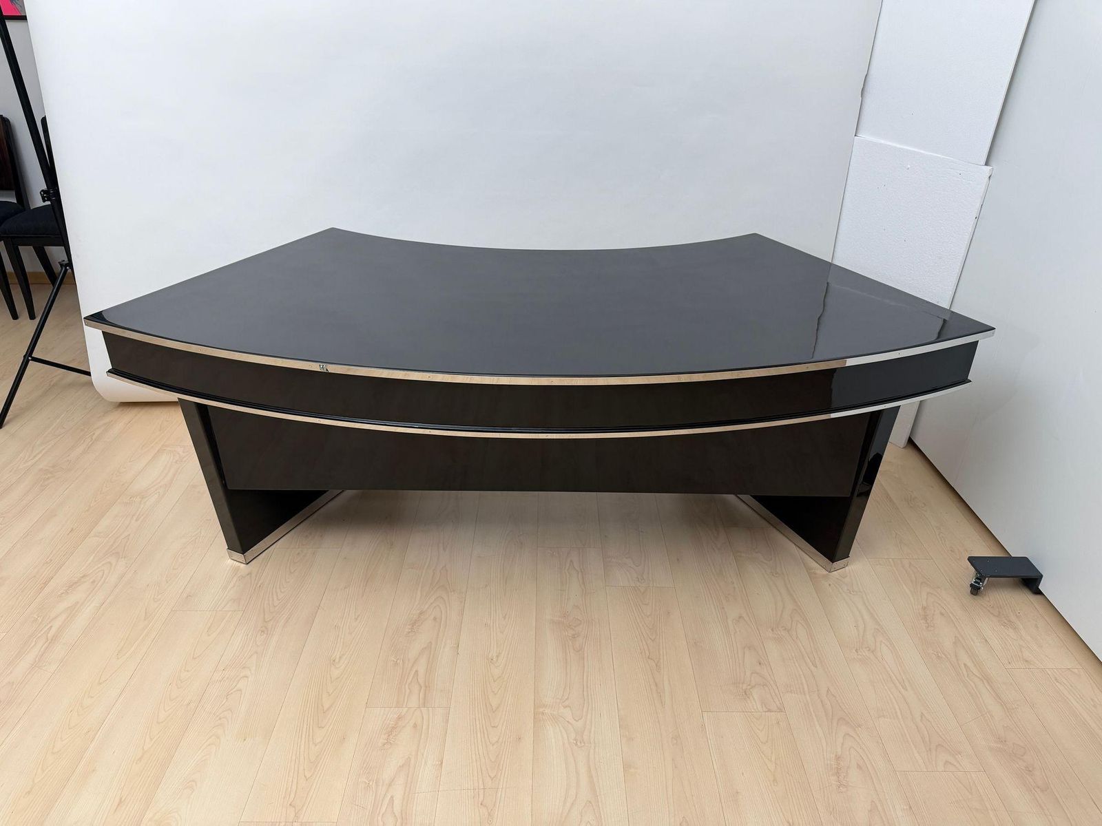 photo furniture Art Deco Desk, Black Lacquer, Walnut, Metal, France Circa 1950