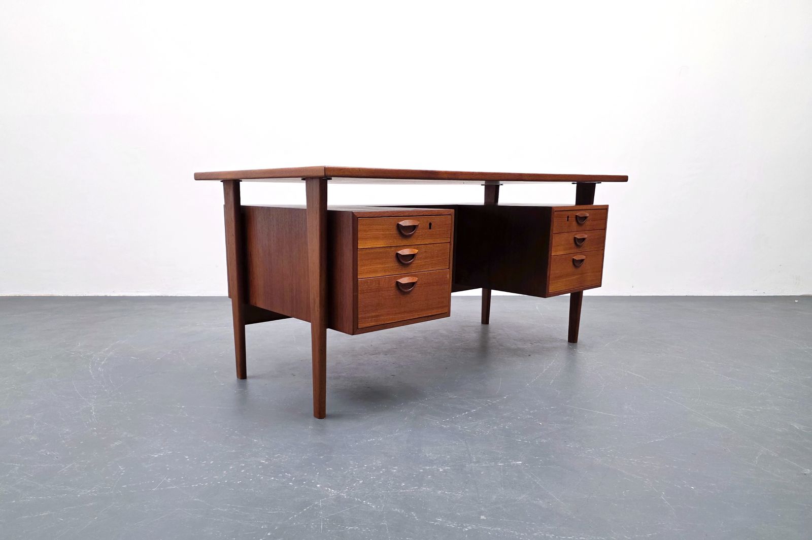 2250.0 Kai Kristiansen For Feldballes Møbelfabrik — Fm60 Executive Desk, Denmark, 1960sv photo