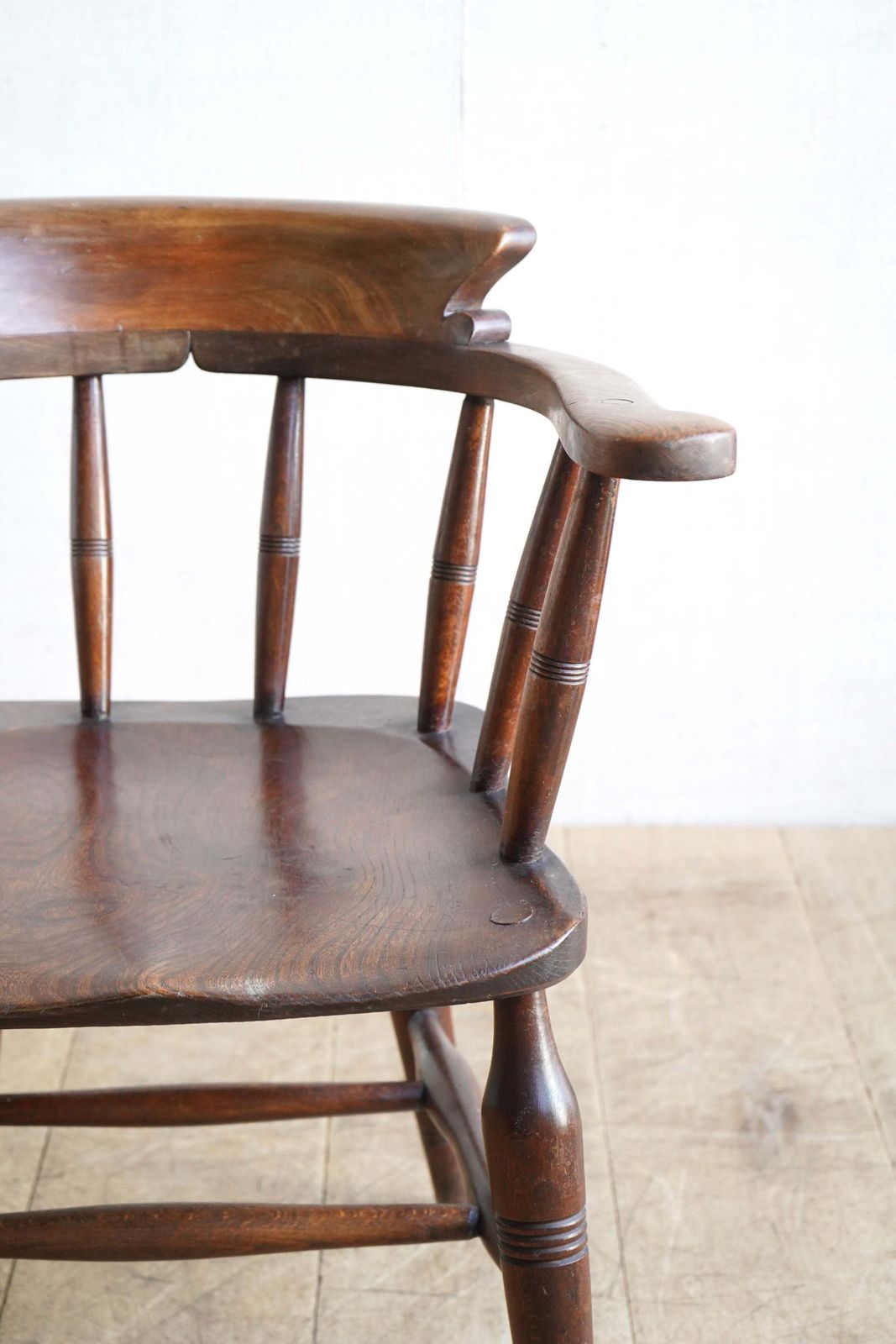 1900's Elm Carver, 1900s, Antique photo Furniture