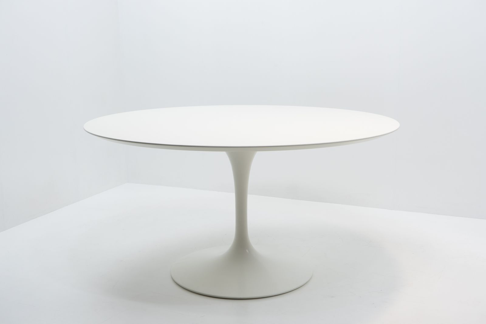 Saarinen 137 Cm Round Dining Table For Knoll International, 1970s photo buy