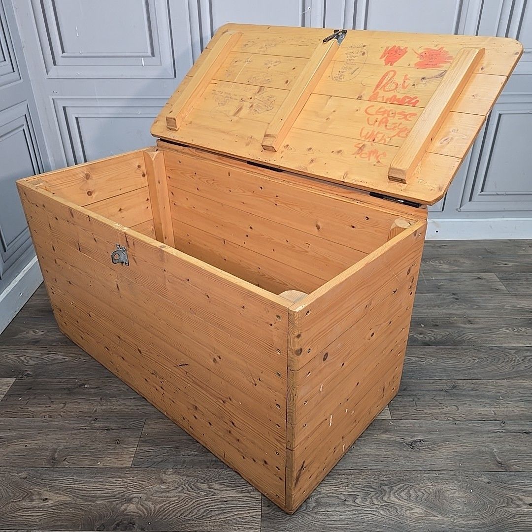 photo vinterior Vintage Pine Storage Chest Blanket Toy Tool Box Large Trunk Wooden Rustic