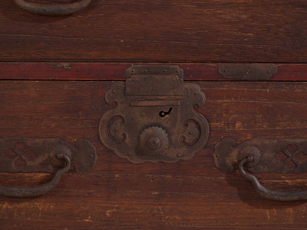 photo furniture Antique Japanese Merchant Chest (Choba Dansu) In Keyaki Wood – Meiji–Taisho Period (C.1880–1920)