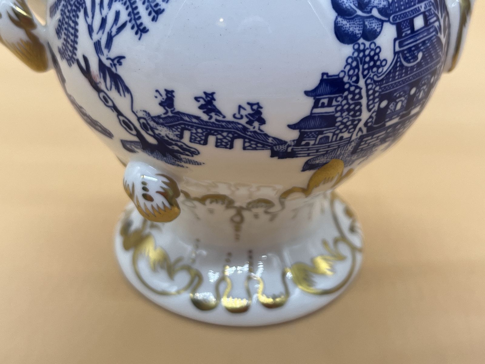 photo furniture Beautifully Delicate Coalport China Blue Willow Potpourri Jar With Lid.