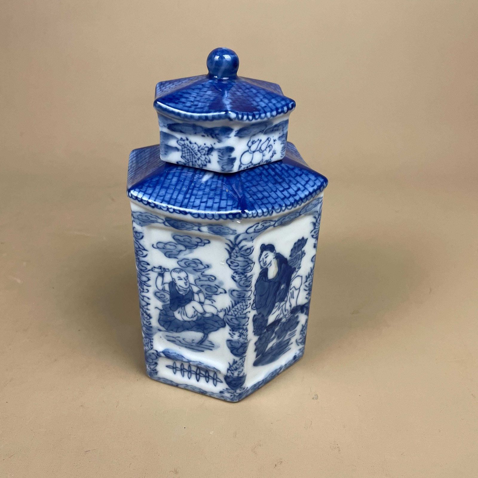 Oriental Blue White Ceramic Ginger Jar Cylinder Chinoiserie Lidded Pot Jar Asian Style Home Chinese Antique Vintage Lid Hand Painted House