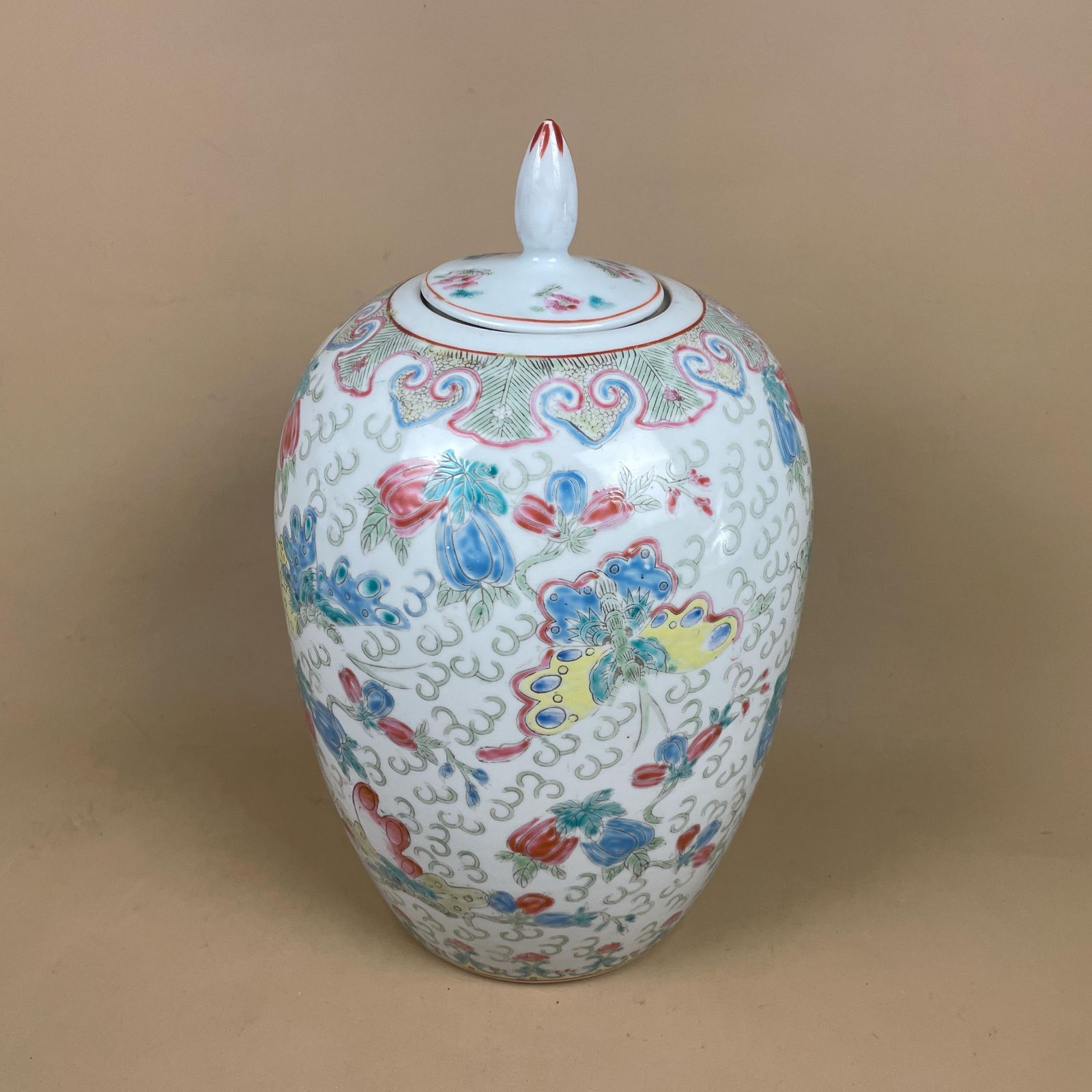 Oriental Decorative Vase Ceramic Blue White Floral Butterfly Design Pot Chinese Vintage Display Lidded Ginger Jar Lid Pattern Ornament