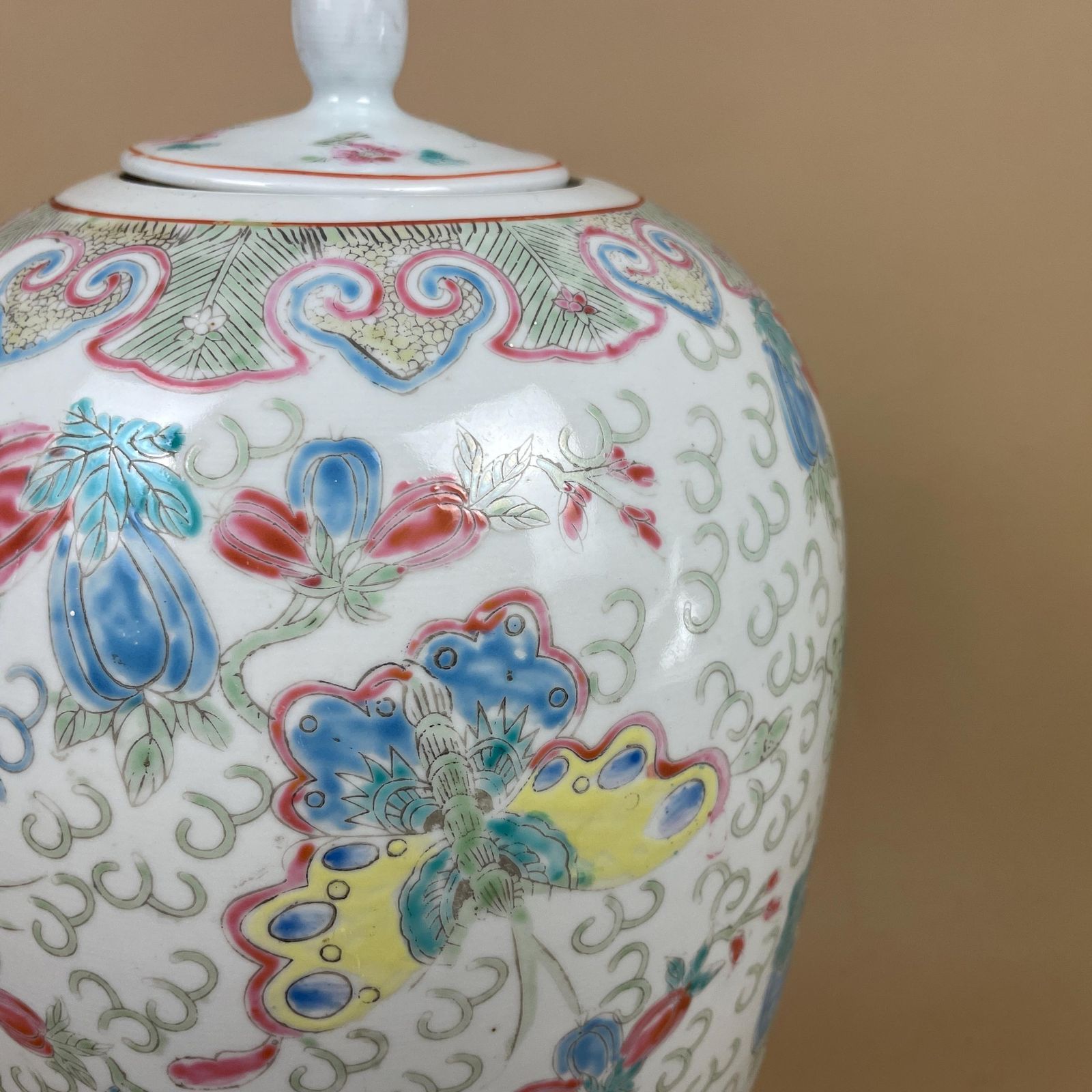 Oriental Decorative Vase Ceramic Blue White Floral Butterfly Design Pot Chinese Vintage Display Lidded Ginger Jar Lid Pattern Ornament photo for sale