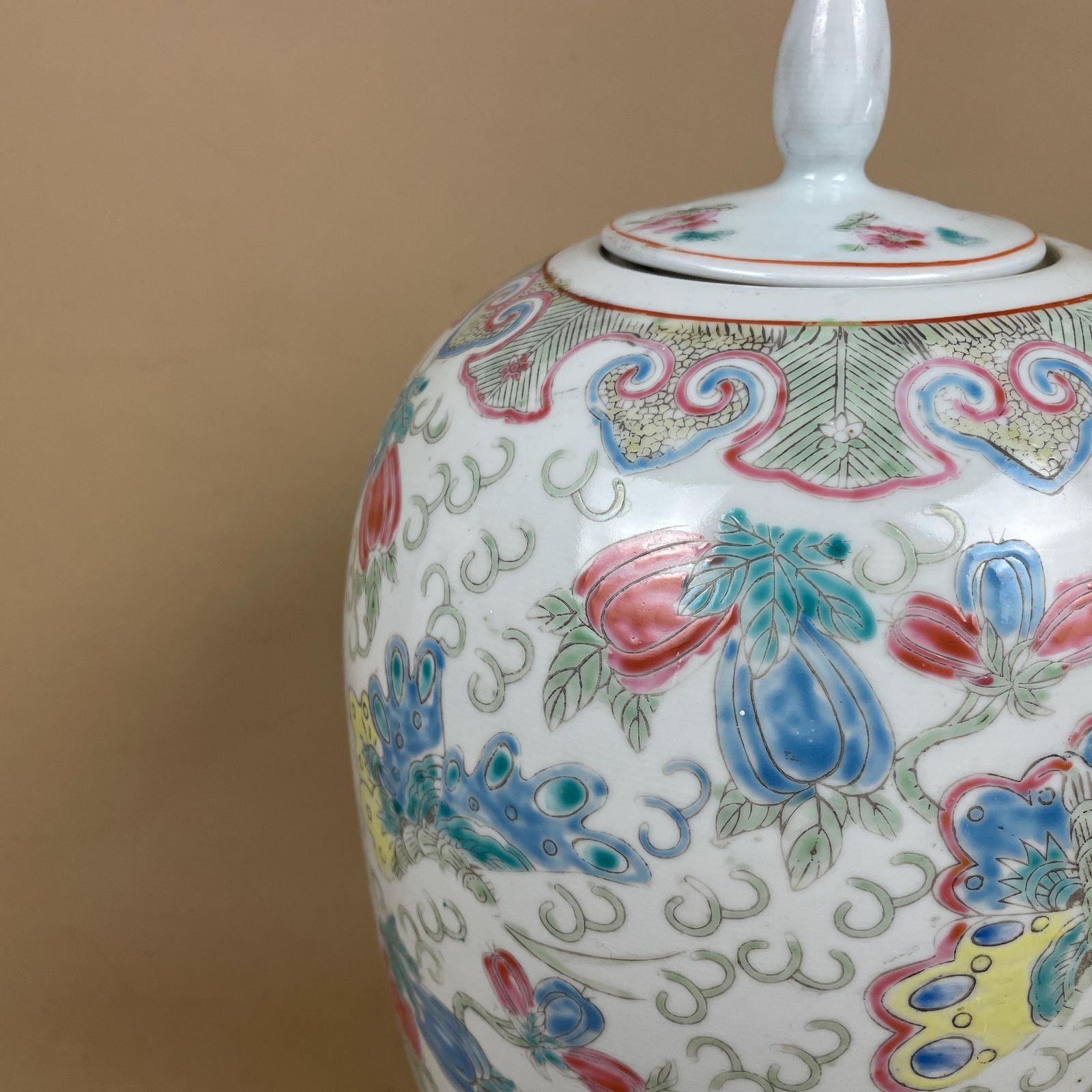 Oriental Decorative Vase Ceramic Blue White Floral Butterfly Design Pot Chinese Vintage Display Lidded Ginger Jar Lid Pattern Ornament photo vintage