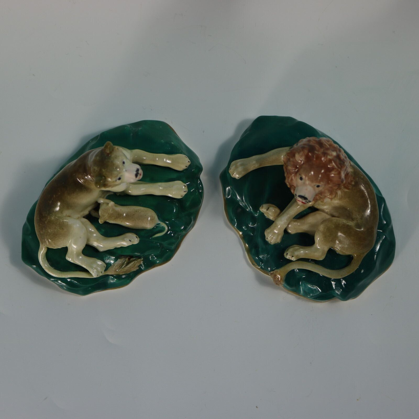 photo furniture Rare Pair Staffordshire Lion And Lioness Figures