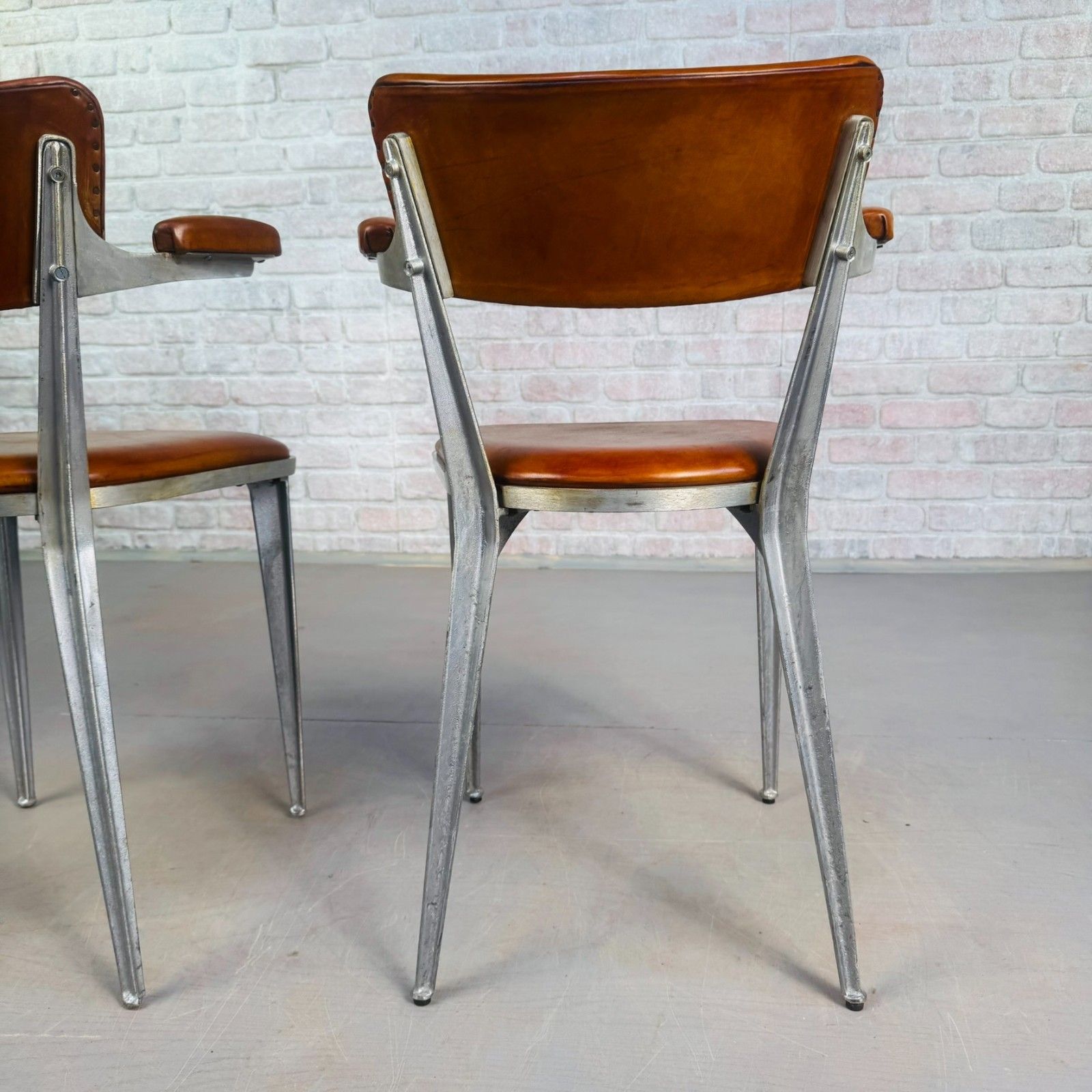 photo vintage Set Of 10 Ernest Race Ba3 Dining Chairs – Tan Leather Mid Century Modern Icons