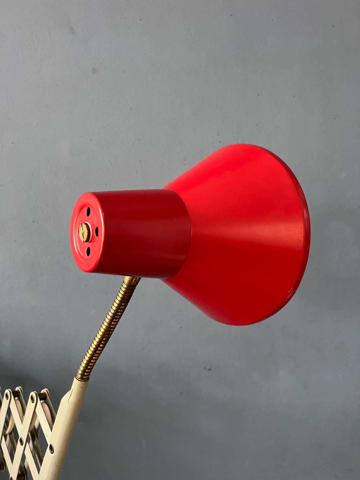 photo vinterior Rode En Witte Hala Schaarlamp Voor Aan De Wand