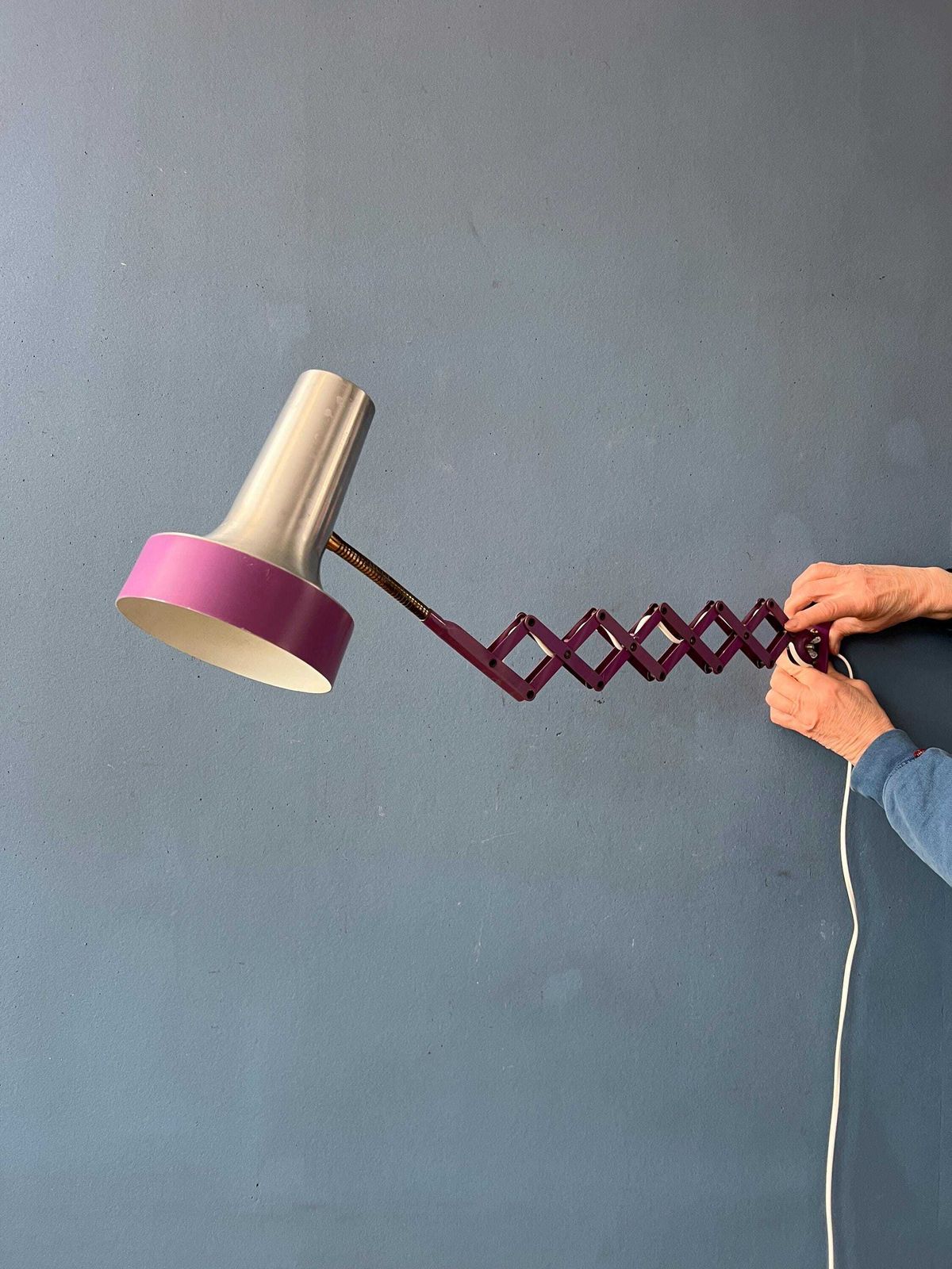 Vintage Space Age Paarse Schaarlamp Voor Aan De Wand photo vintage