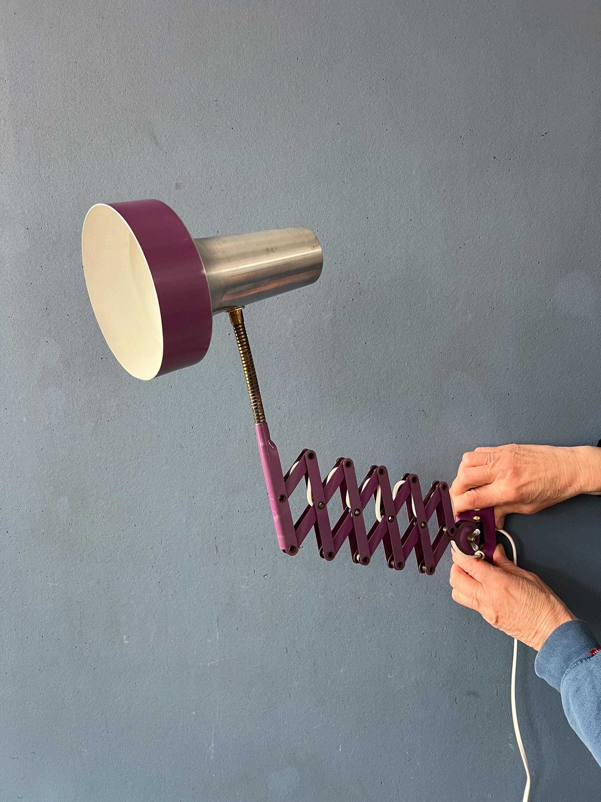 photo vinterior Vintage Space Age Paarse Schaarlamp Voor Aan De Wand