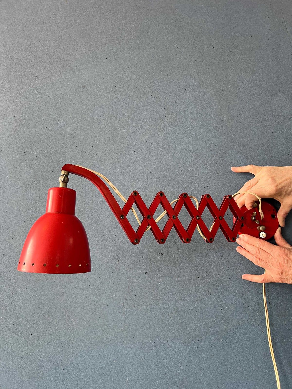 photo furniture Mid Century Rode Hala Vintage Schaarlamp