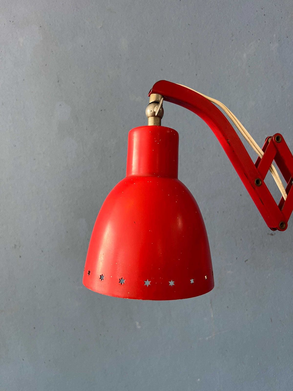photo vinterior Mid Century Rode Hala Vintage Schaarlamp