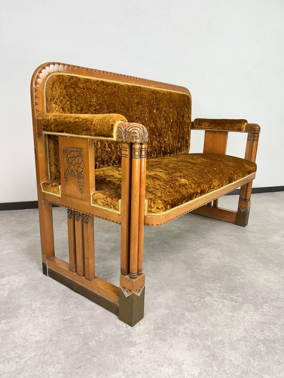 photo buy Very Rare Secession Seating Group By Gyula Radó Es Fiai Budapest