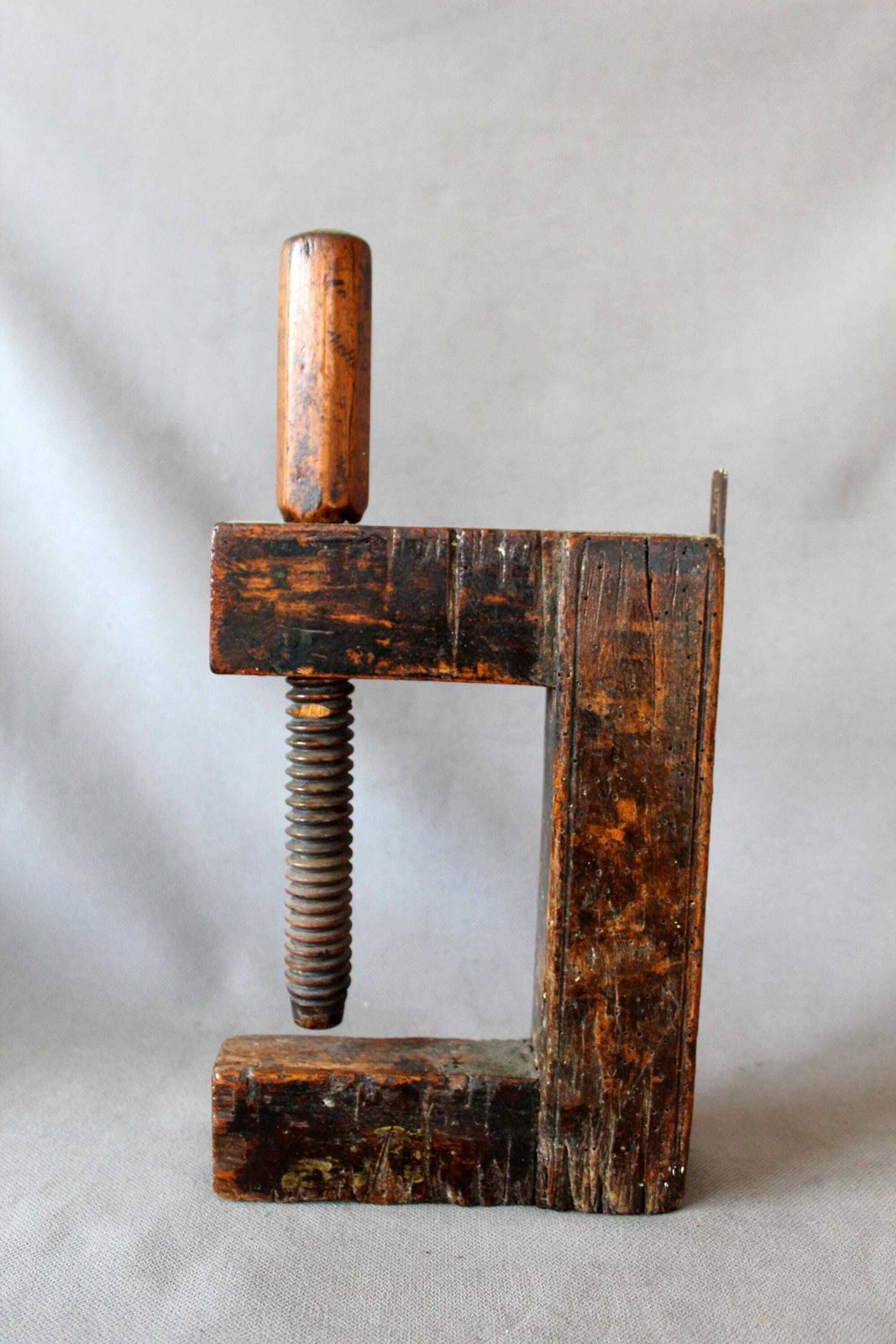 photo vintage Antique Large Wood Screw Clamp, Woodworking Hand Tool, Carpenter Tool, Farmhouse Decor, Country Farmhouse, Collector, Industrial