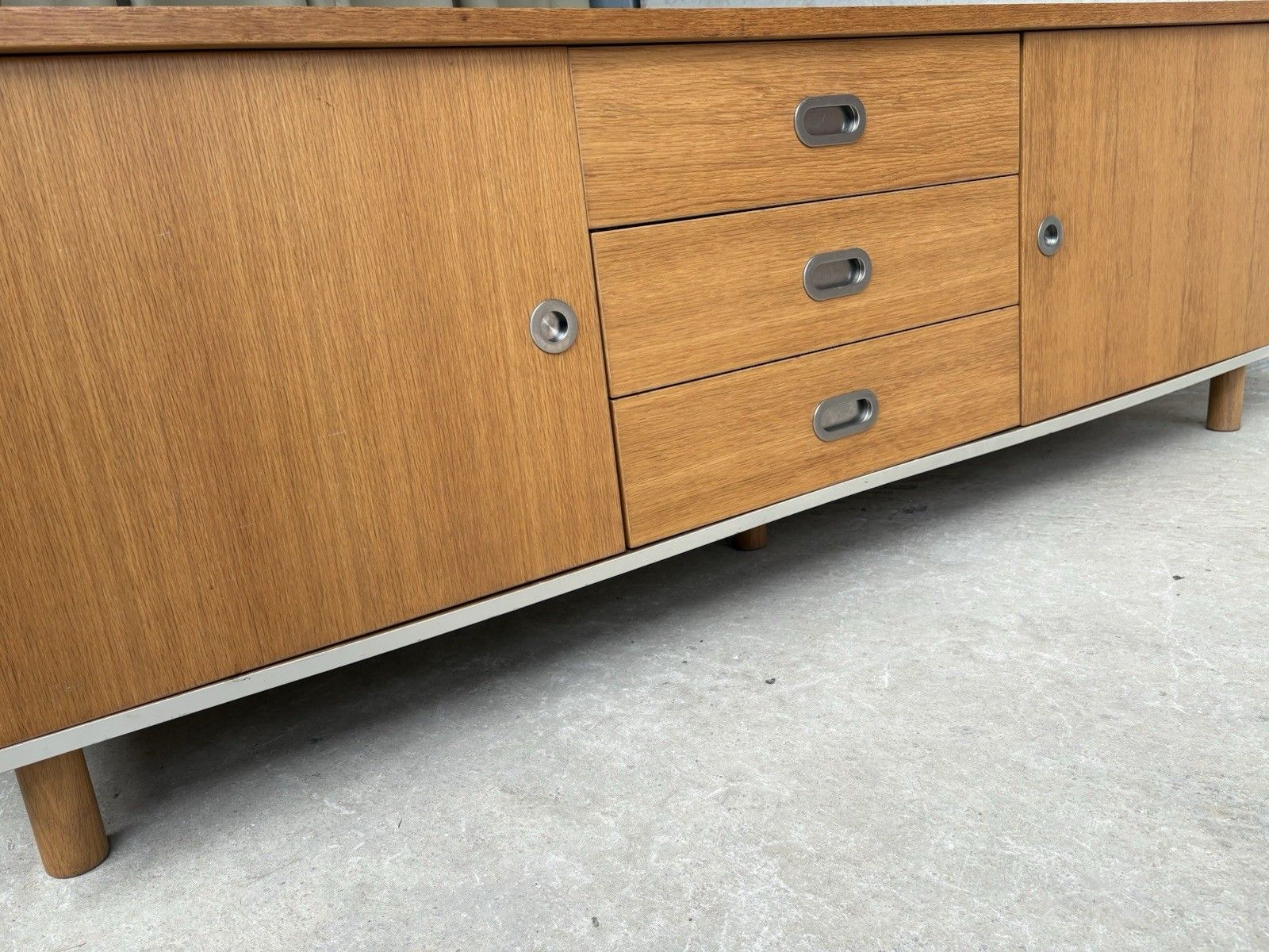 photo vinterior Vtg Late Mid Century 90s Sideboard Modernist Media Cabinet Unit Lp Storage R1122