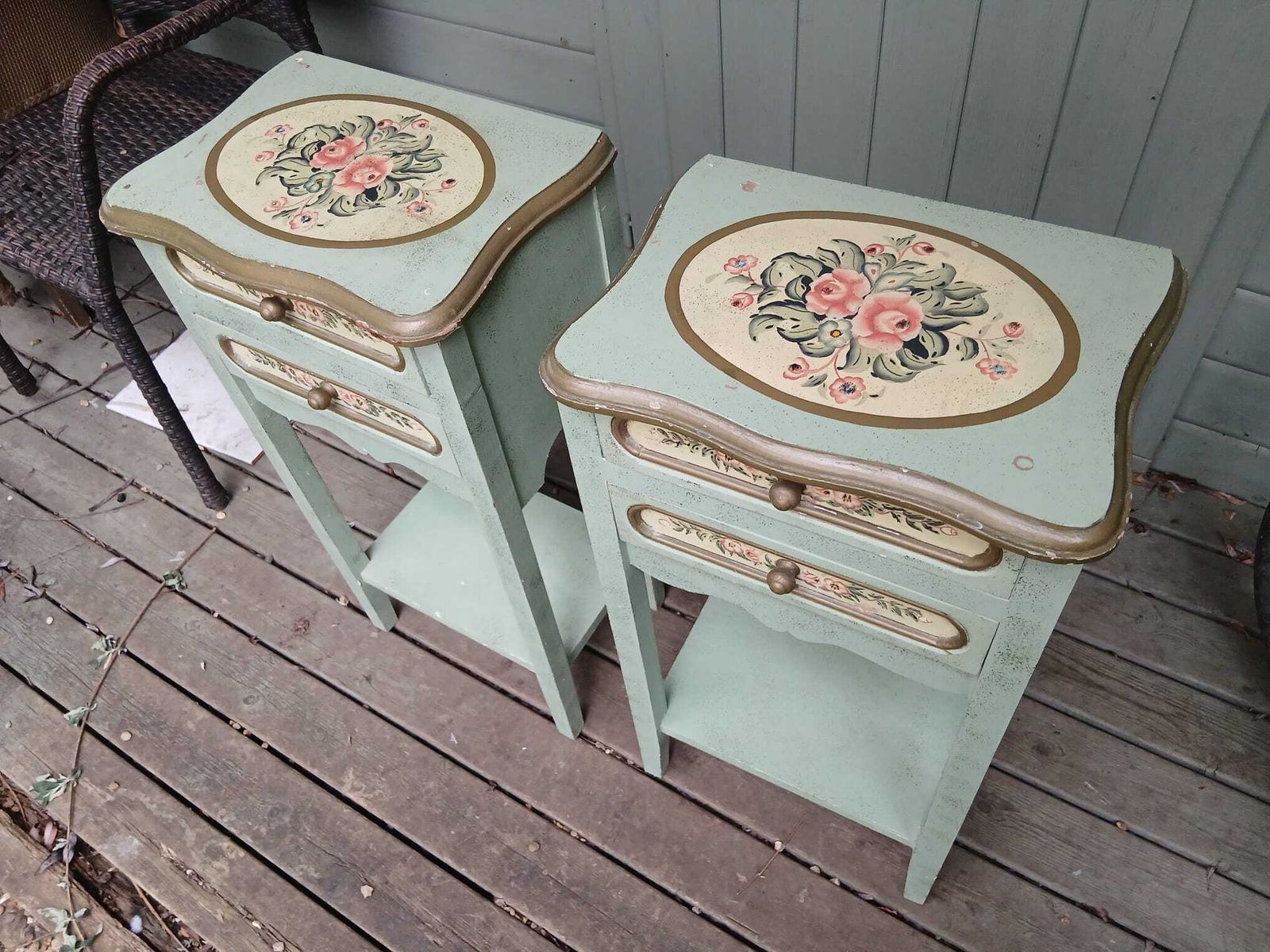 Vintage Matching Pair Of Italian Painted Bedside Tables / Nightstands. Drawers. Floral. photo Furniture