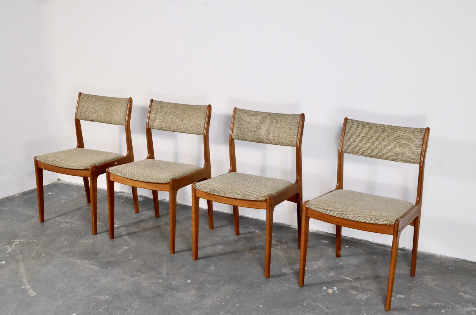 Set Of 4 Midcentury Danish Teak And Wool Chairs. photo vinterior