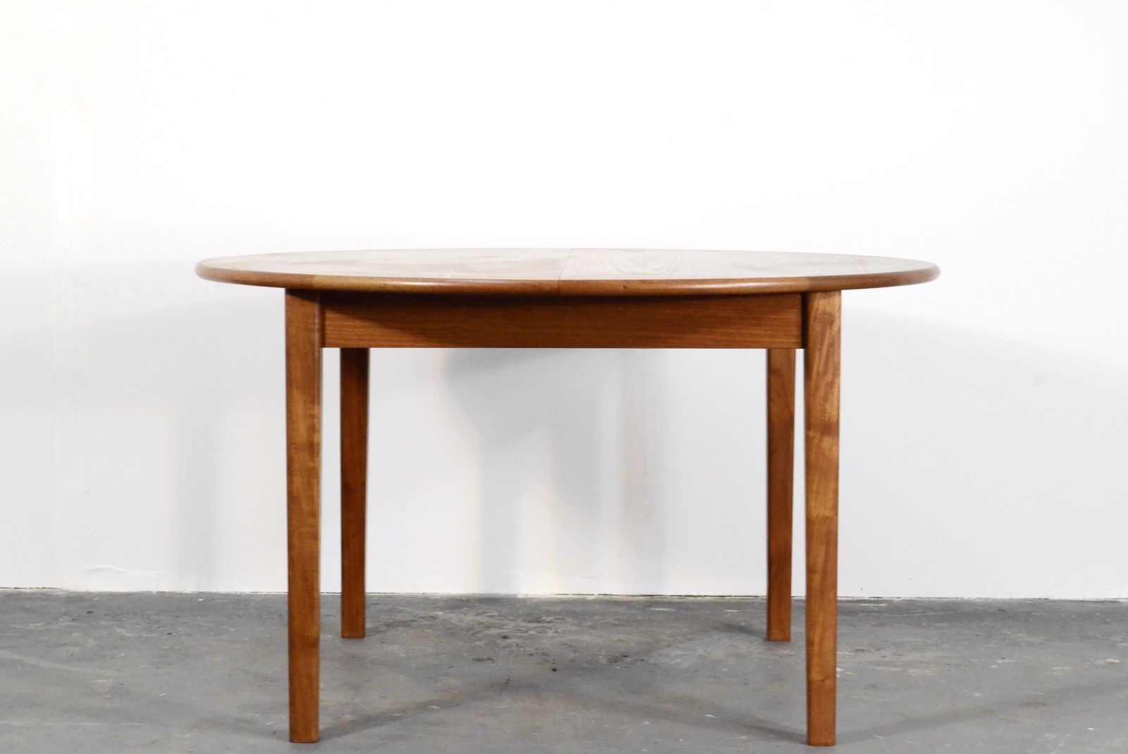 Midcentury Danish Teak Extending Round Table. photo vintage