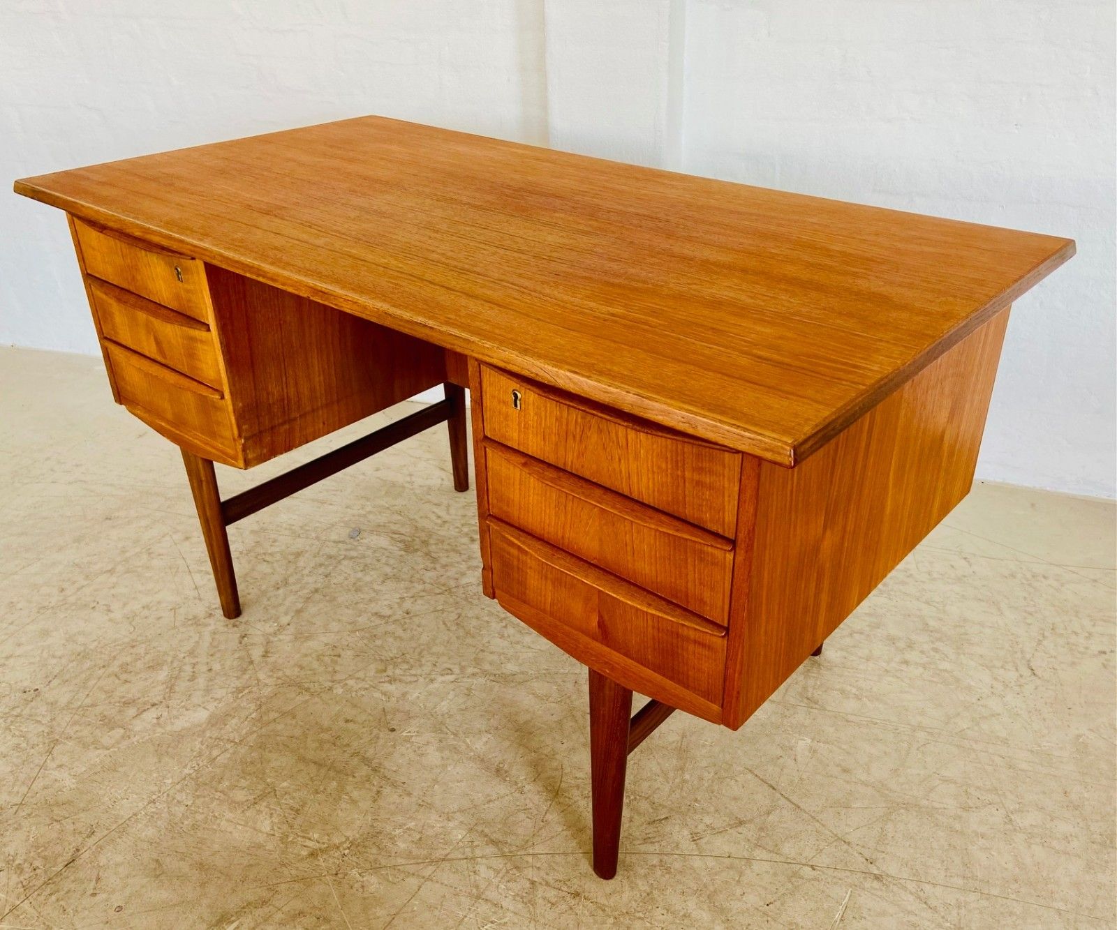photo vinterior Vintage Retro Danish Mid Century Teak Desk  1960s