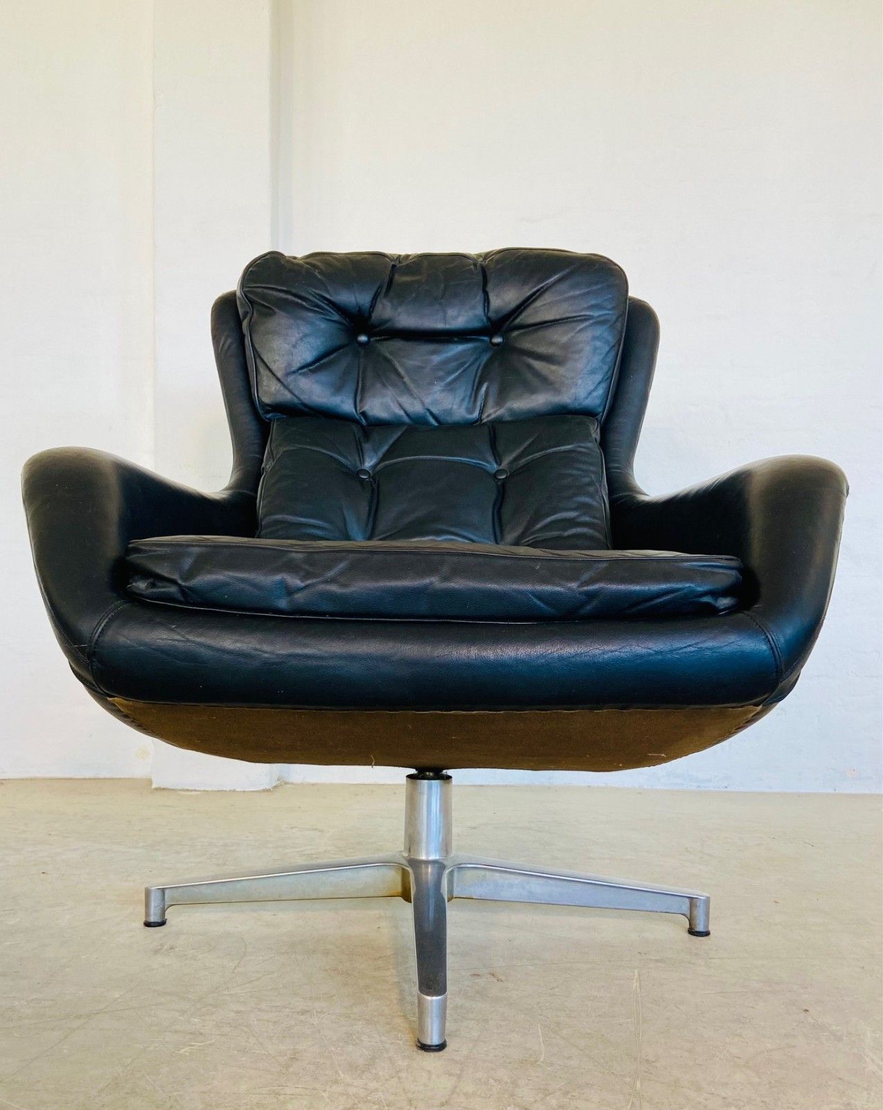 Vintage Danish Mid Century Black Leather Swivel Chair Manufactured By Dux For Alf Svensson. photo 895.0