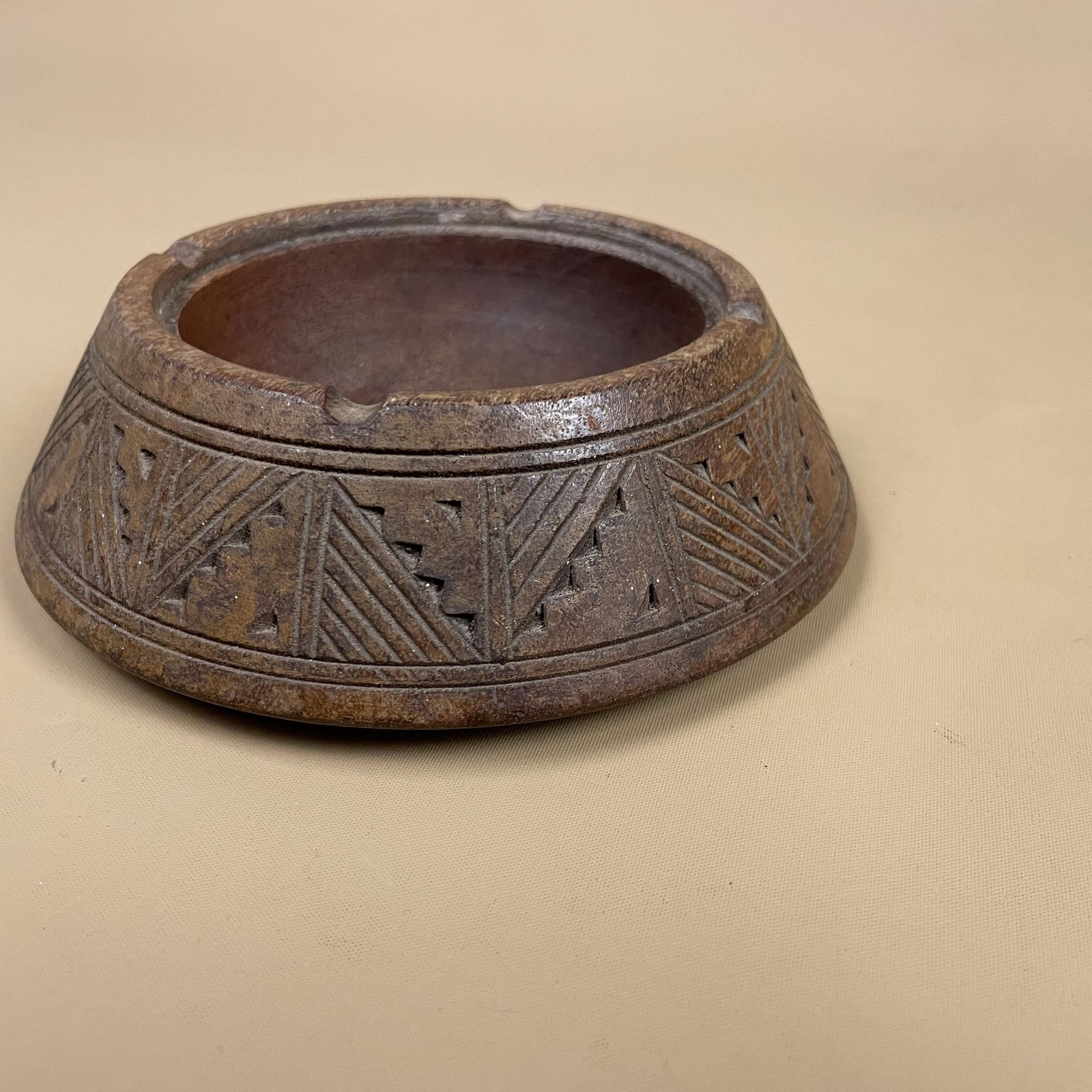Vintage Hand Carved Wooden Bowl Decorative Geometric Pattern Rustic Display Tub Farmhouse Cottage Tableware Wood Handmade Round photo vinterior