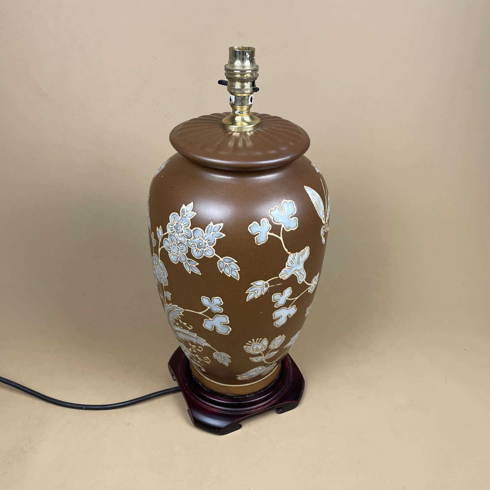 photo furniture Vintage Ceramic Lamp Light Bedside Table Hand Painted Chinese Floral Design Pattern Wood Base Oriental Vase Brown Blue Ginger Jar