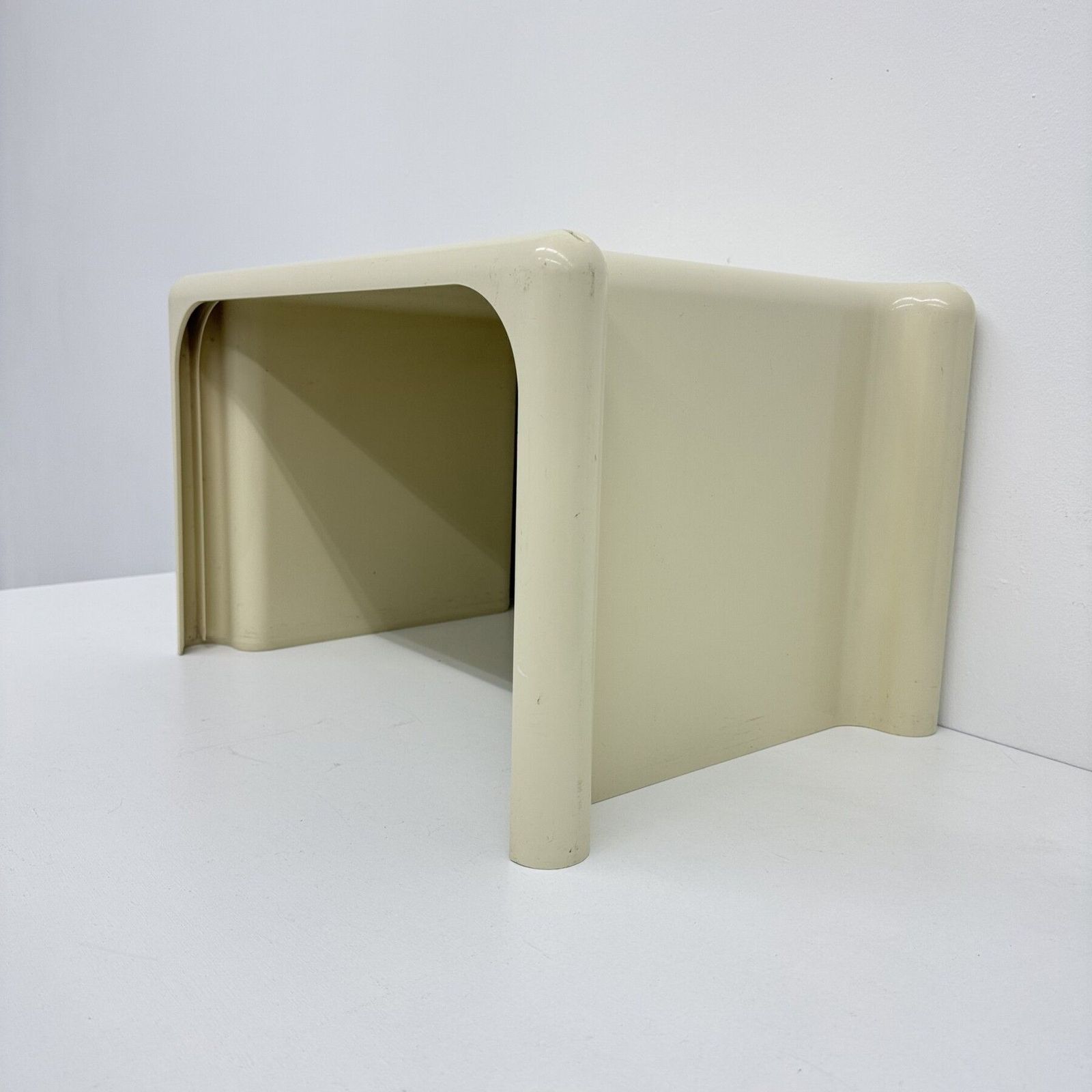 Italian Modern Plastic Side Table By Giotto Stoppino For Elco Scorze, 1970s photo vinterior