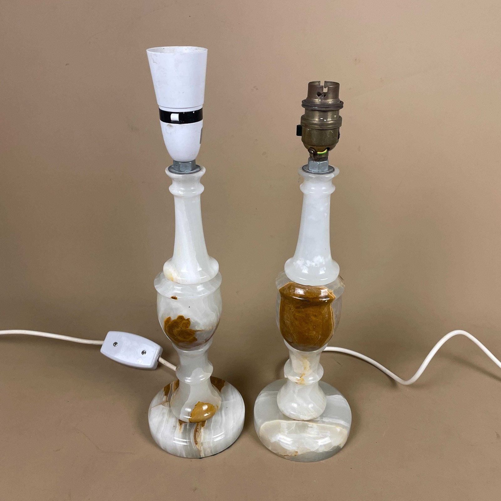 Pair Of 2 Antique Alabaster Marble Lamp Light Bedside Side Table Marbled Patterned Vintage Stone Brown Bedside Lamps Set Cream Round Base