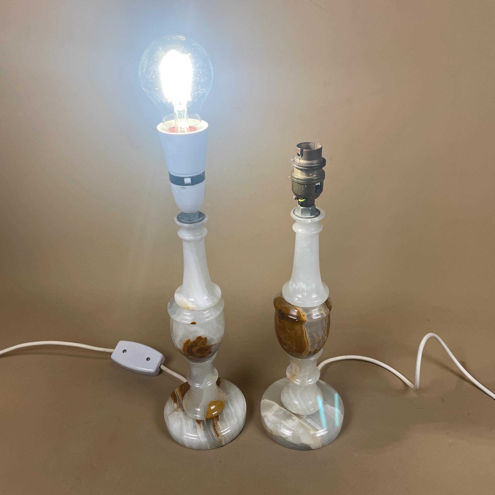 Lighting Pair Of 2 Antique Alabaster Marble Lamp Light Bedside Side Table Marbled Patterned Vintage Stone Brown Bedside Lamps Set Cream Round Base photo