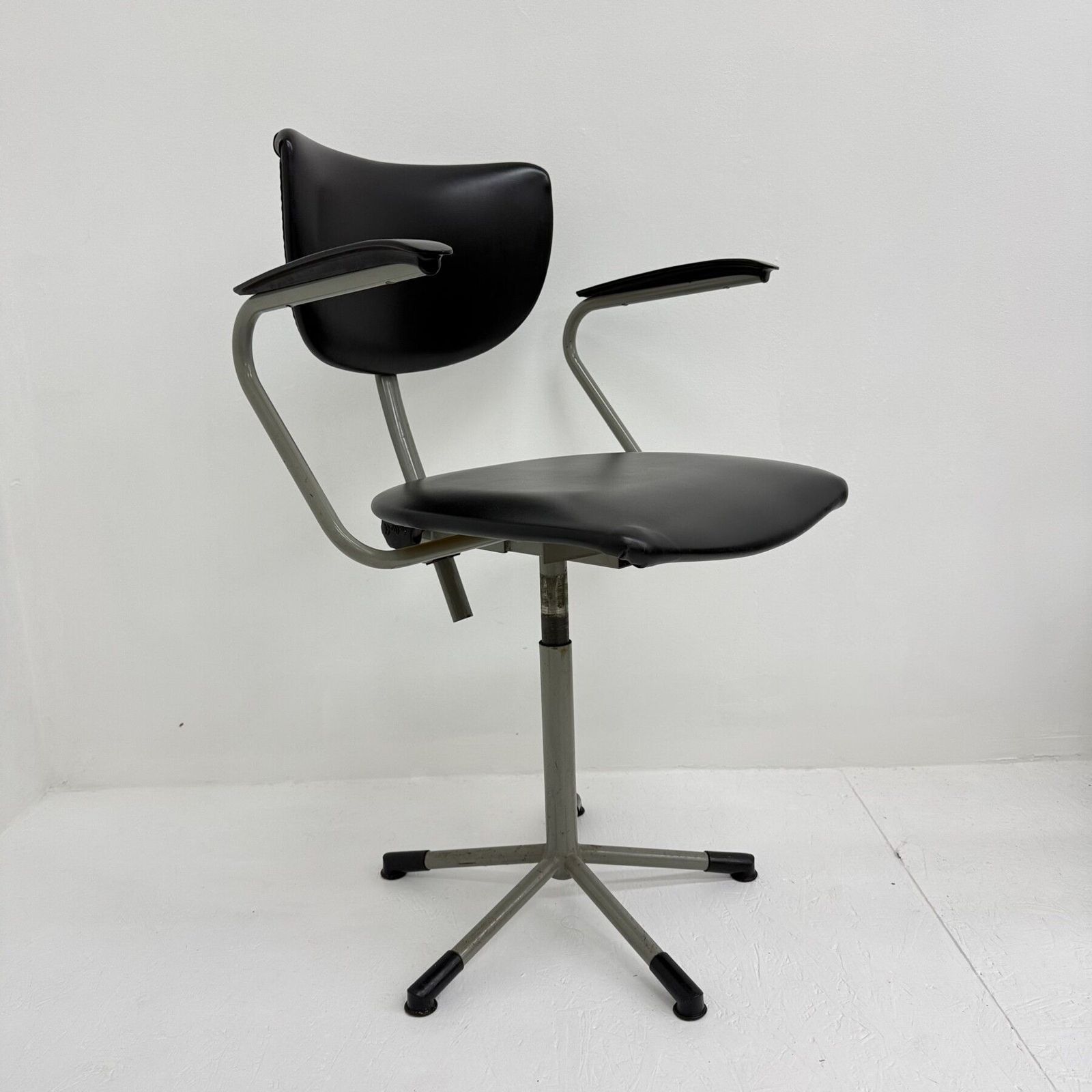 Mid  Century 3311 Desk Chair By Toon De Wit For Gebroeders De Wit , 1960s