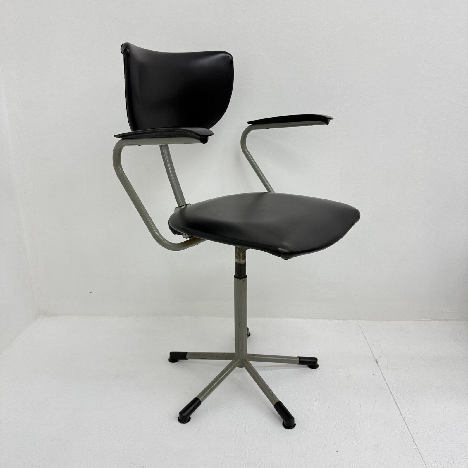 Mid Century 3311 Bureaustoel Van Toon De Wit Voor Gebroeders De Wit, Ca. Jaren 1960 photo buy