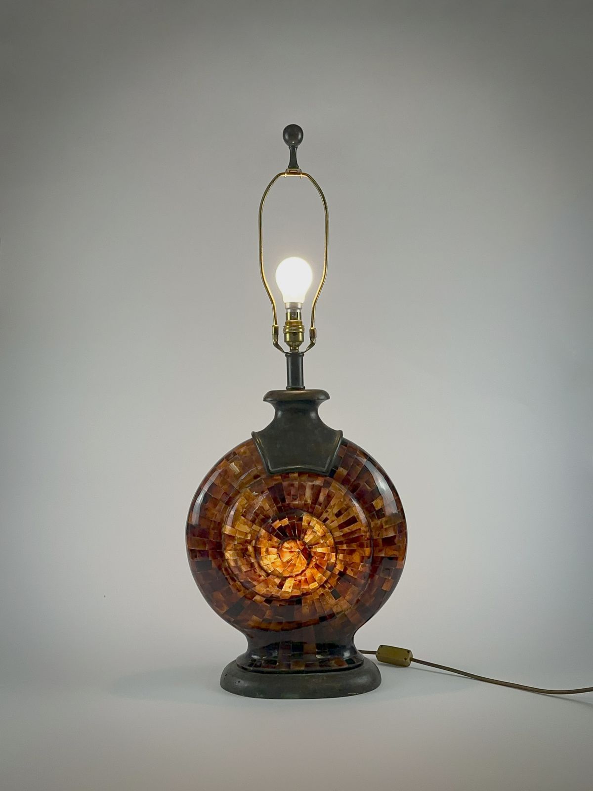 Vintage Maitland Smith Penshell And Bronze Snail Table Lamp, 1980s Philippines photo Lighting