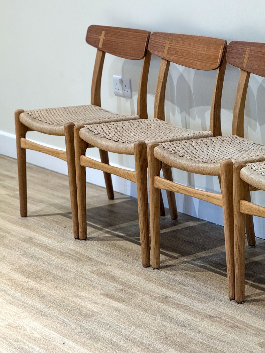 photo vintage Set Of Eight Ch23 Dining Chair By Hans J. Wegner