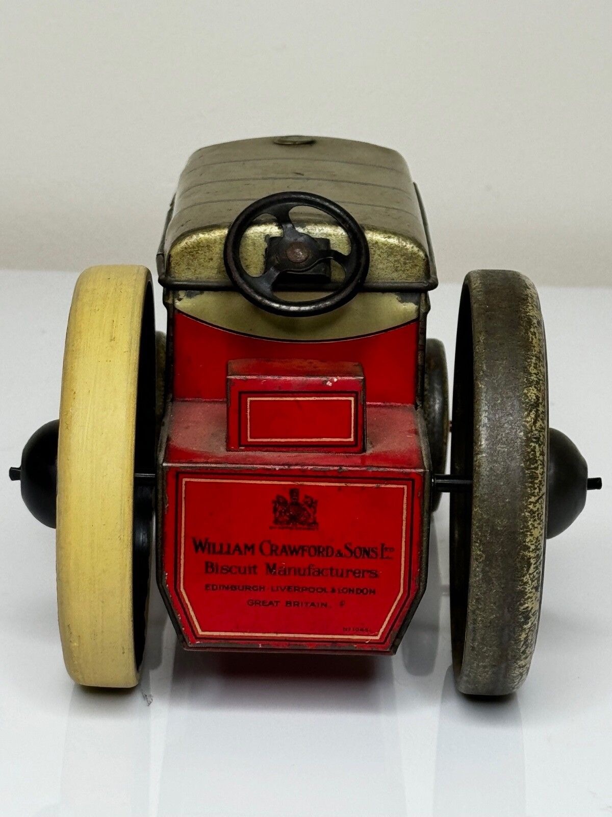 photo vinterior British Art Deco Biscuit Tin Tractor By William Crawfords & Son Ltd