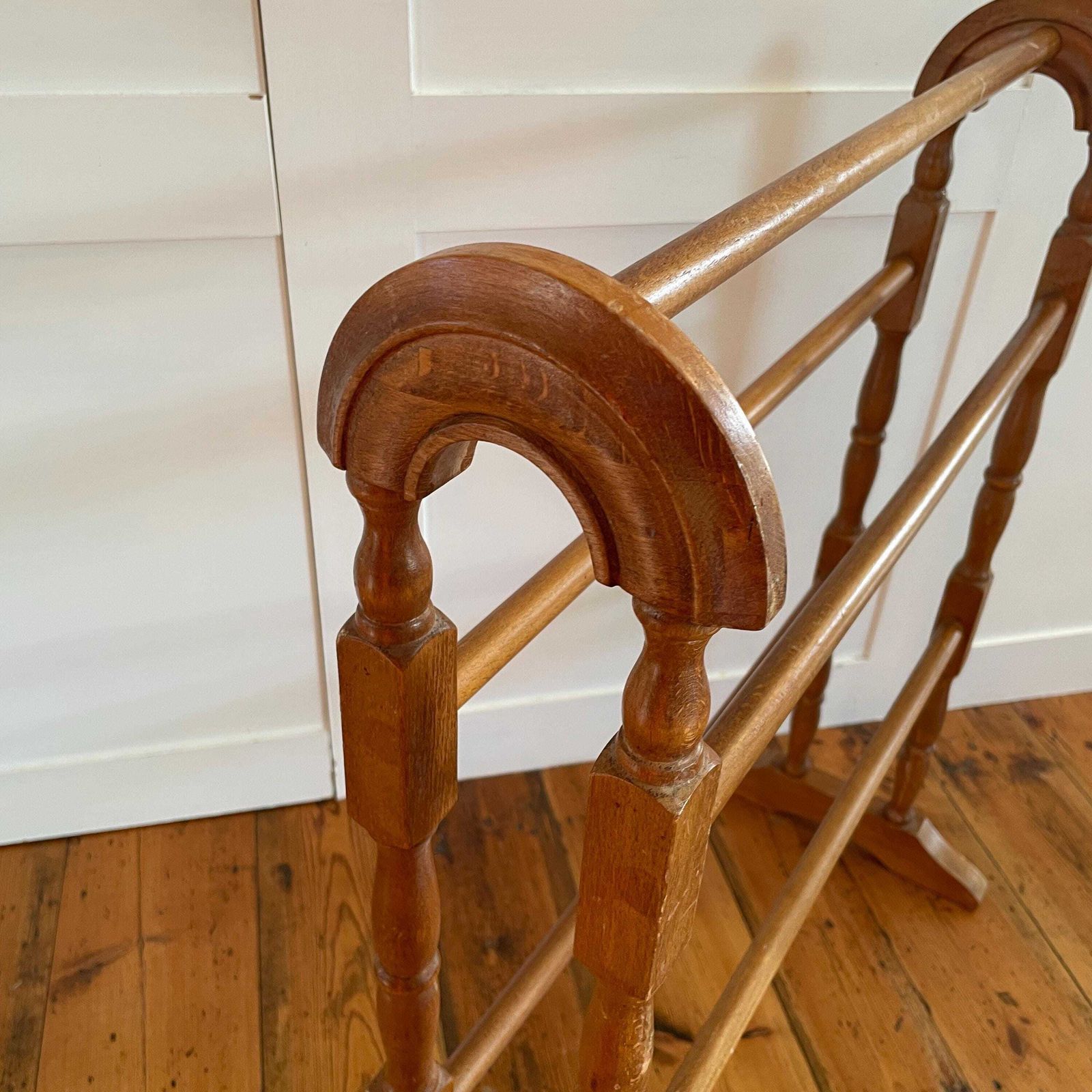 Victorian Pine Towel Rail Freestanding Wooden Blanket Bathroom Antique Style Stand Bathroom Holder Rack Cottage Mud Room Freestanding photo 265.0