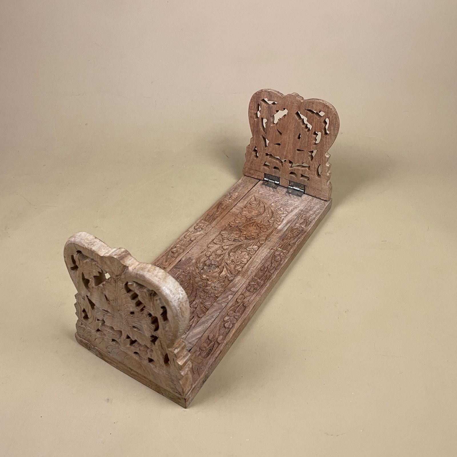 Anglo Indian Extending Book Slide Endshand Carved Antique Victorian Style Shelf Display Library Novel Stand Adjustable photo vinterior