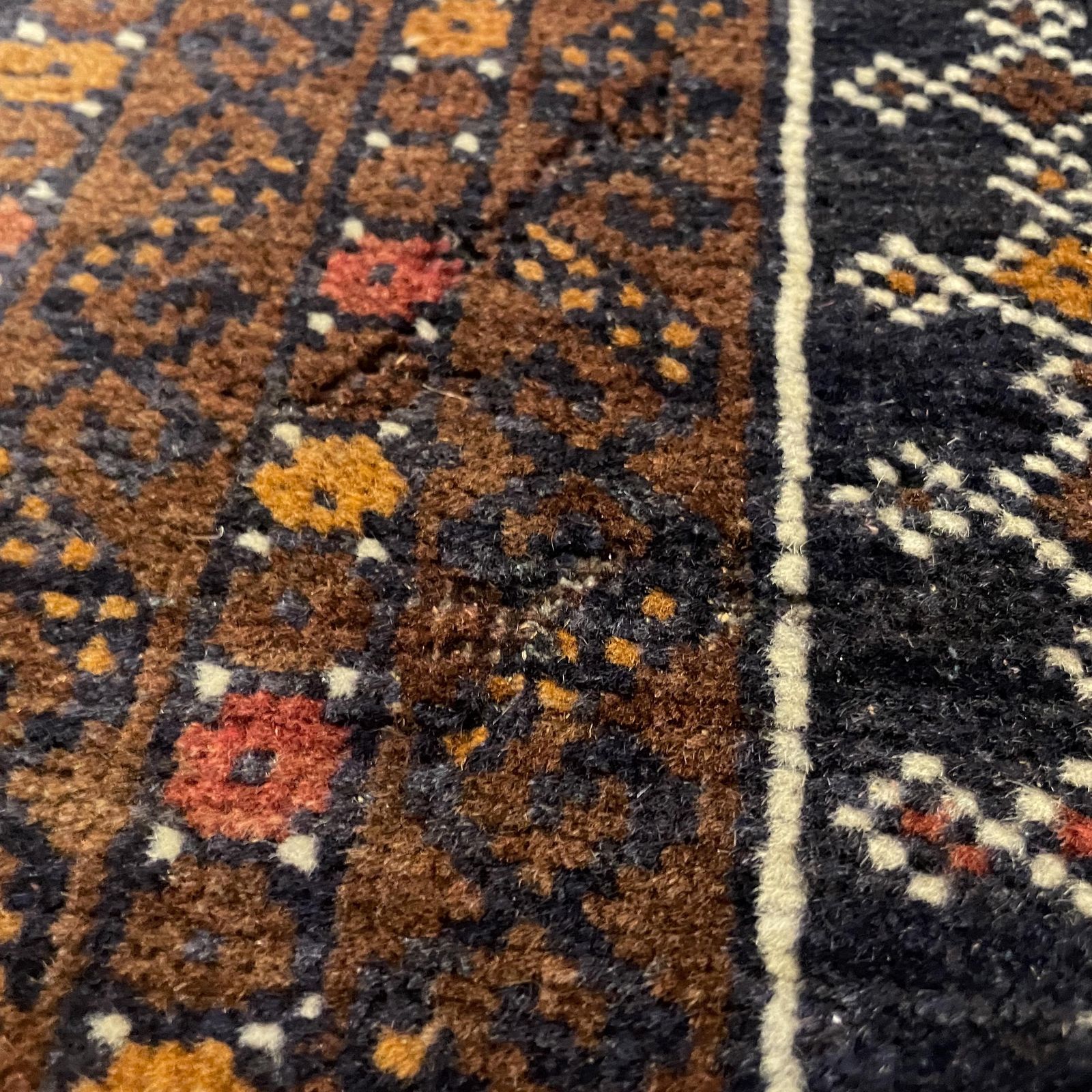 photo vintage Antique Woven Rug Carpet Mat Rectangle Wool Vintage Pattern Woven Floor Hand Knotted Textile Patterned Pattern 154x79cm Earthy Brown Balouch