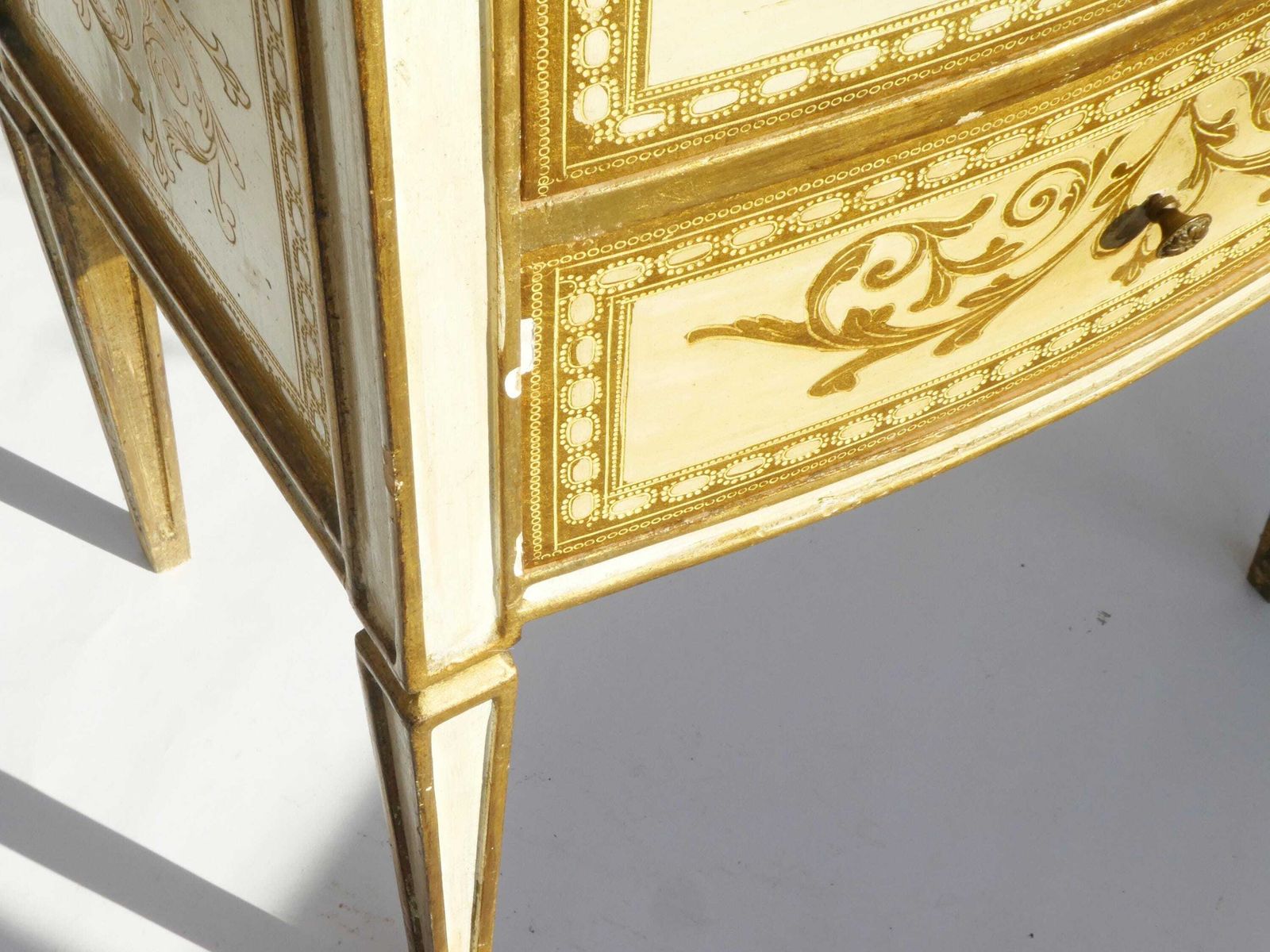 Florentine Wooden Chest Of Drawers In Gold And White, Italian Entryway Table, Hollywood Regency Console photo buy