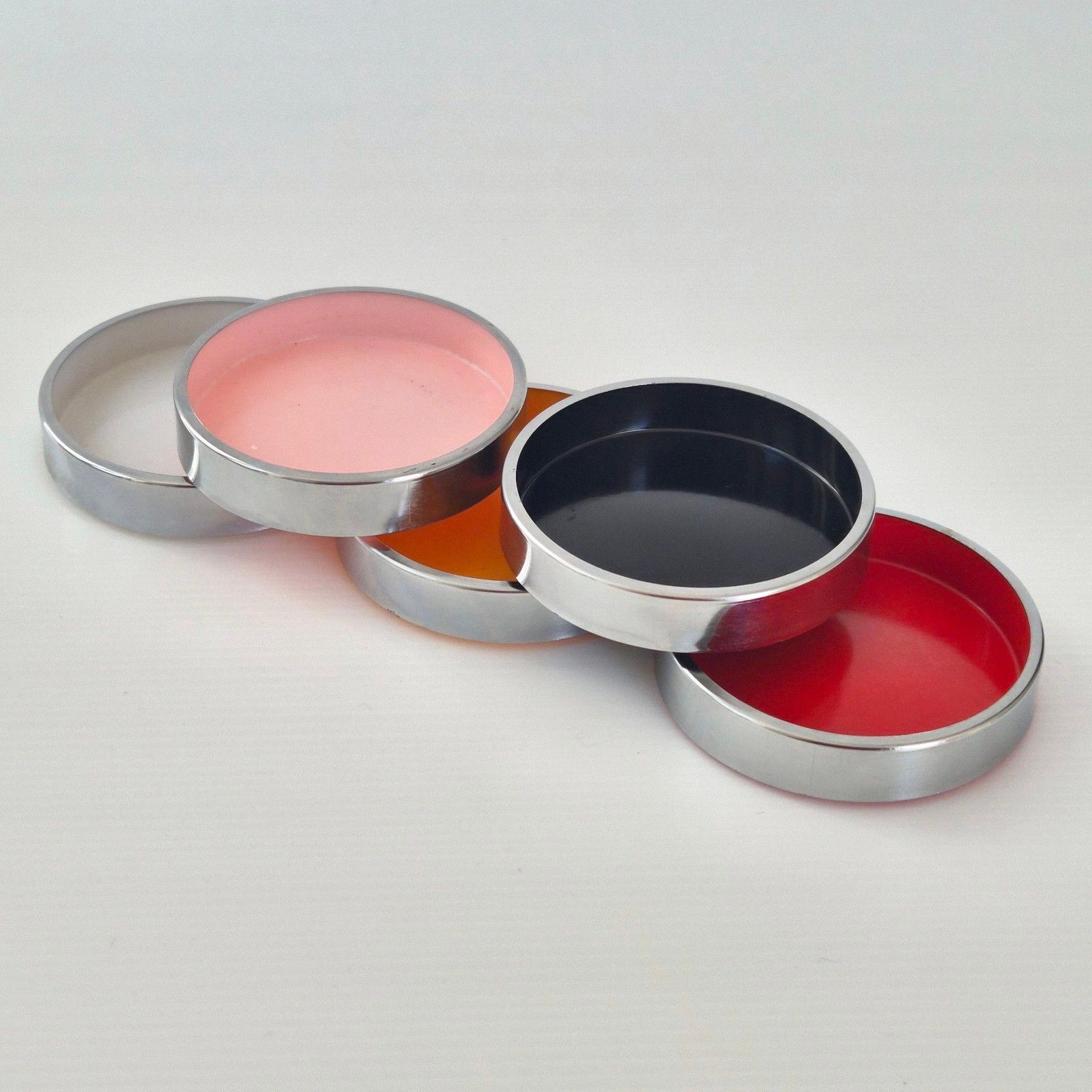 photo furniture Vintage 1970s Isamu Kenmochi Metal & Melamine 5 Ashtray Suite 70s 1970s