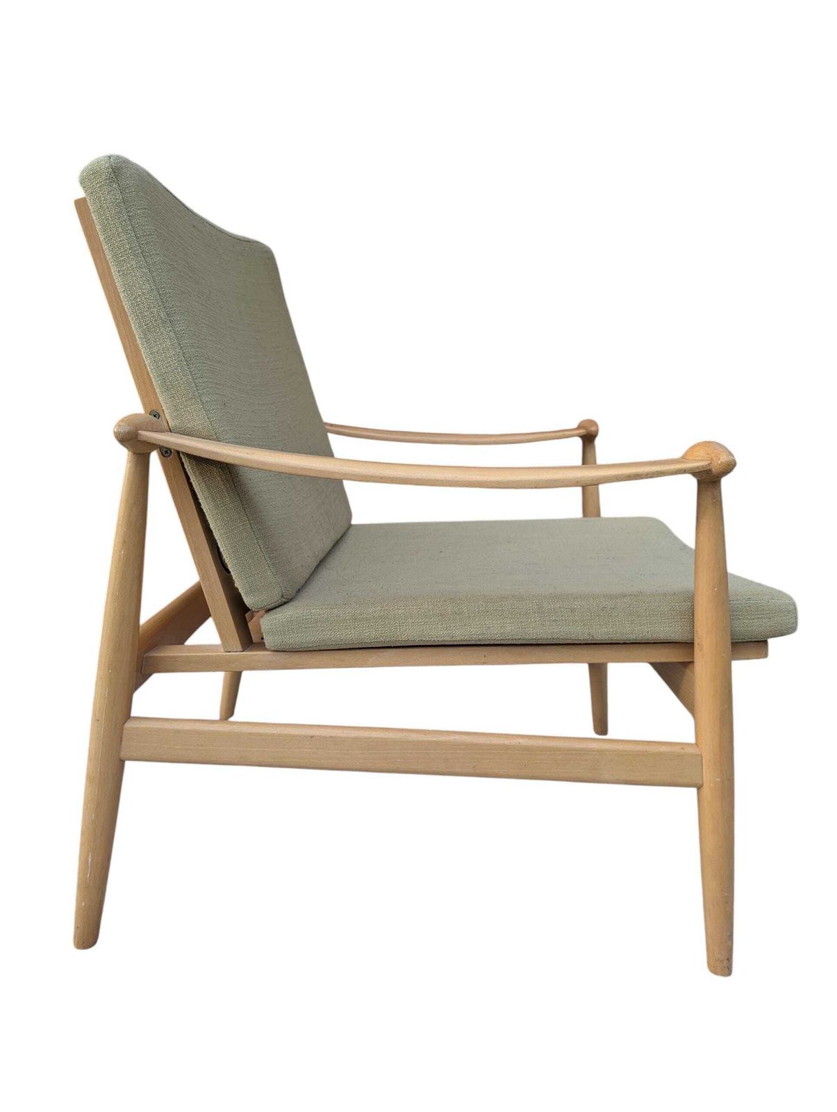 photo furniture Rare The Finn Juhl Spade Chair, Retro Danish Vintage Model 133 Armchair By Finn Juhl. Mid Century Modern