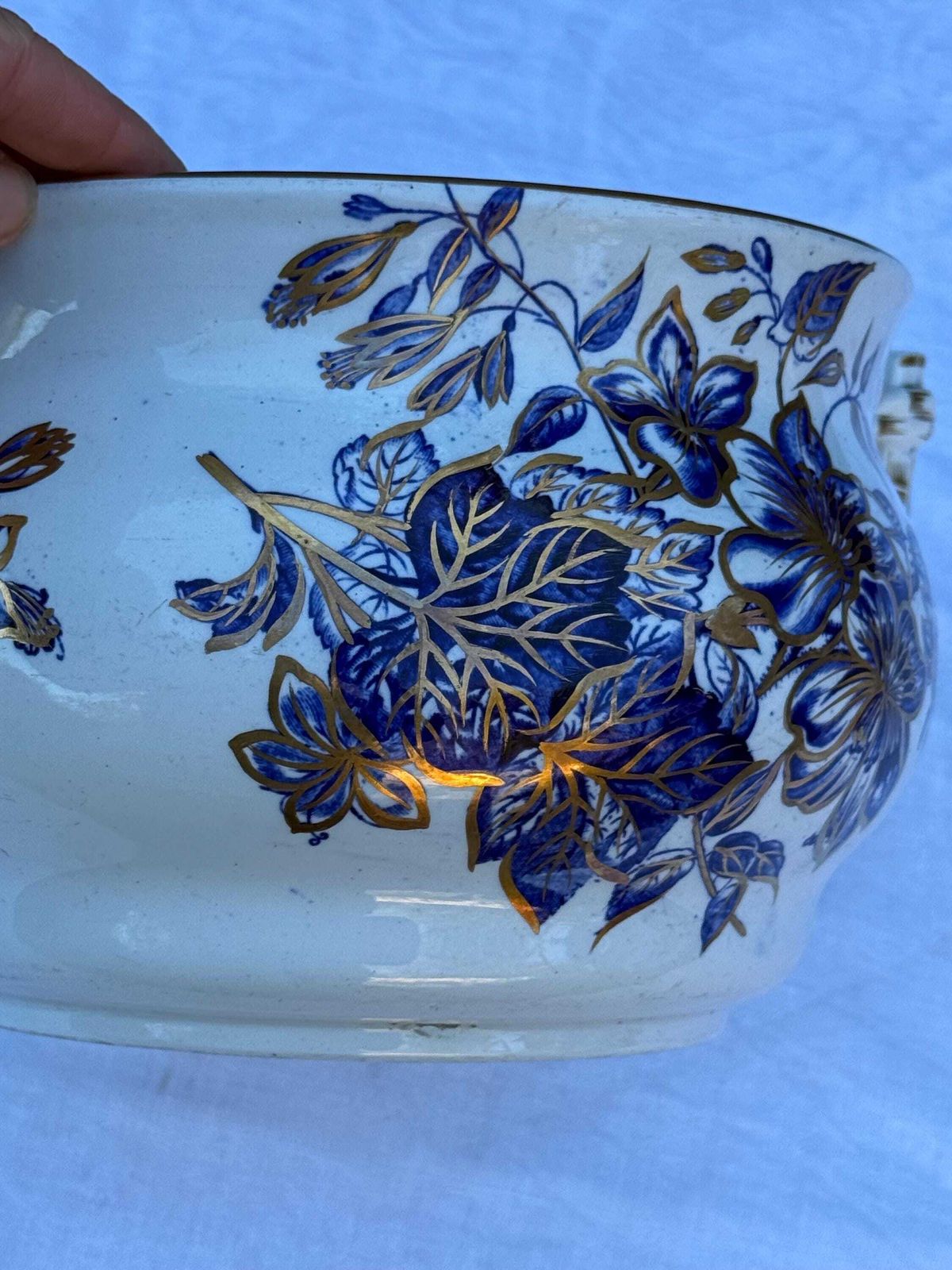 photo furniture Victorian Ashworth Brothers Chamber Pot Blue Floral Gilt Ironstone Antique Planter