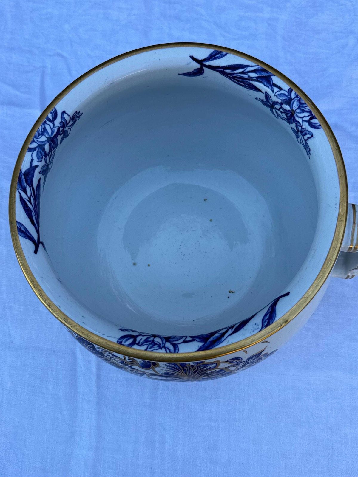 photo vinterior Victorian Ashworth Brothers Chamber Pot Blue Floral Gilt Ironstone Antique Planter