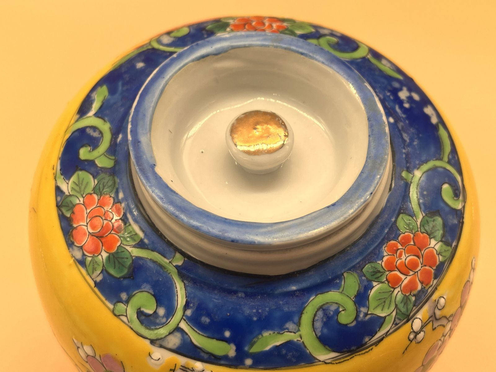 Antique Japanese Yamatoku Ware Lidded Ginger / Temple Jar, Asiatic Pheasants, Lotus And Dogwood Flowers. photo vintage