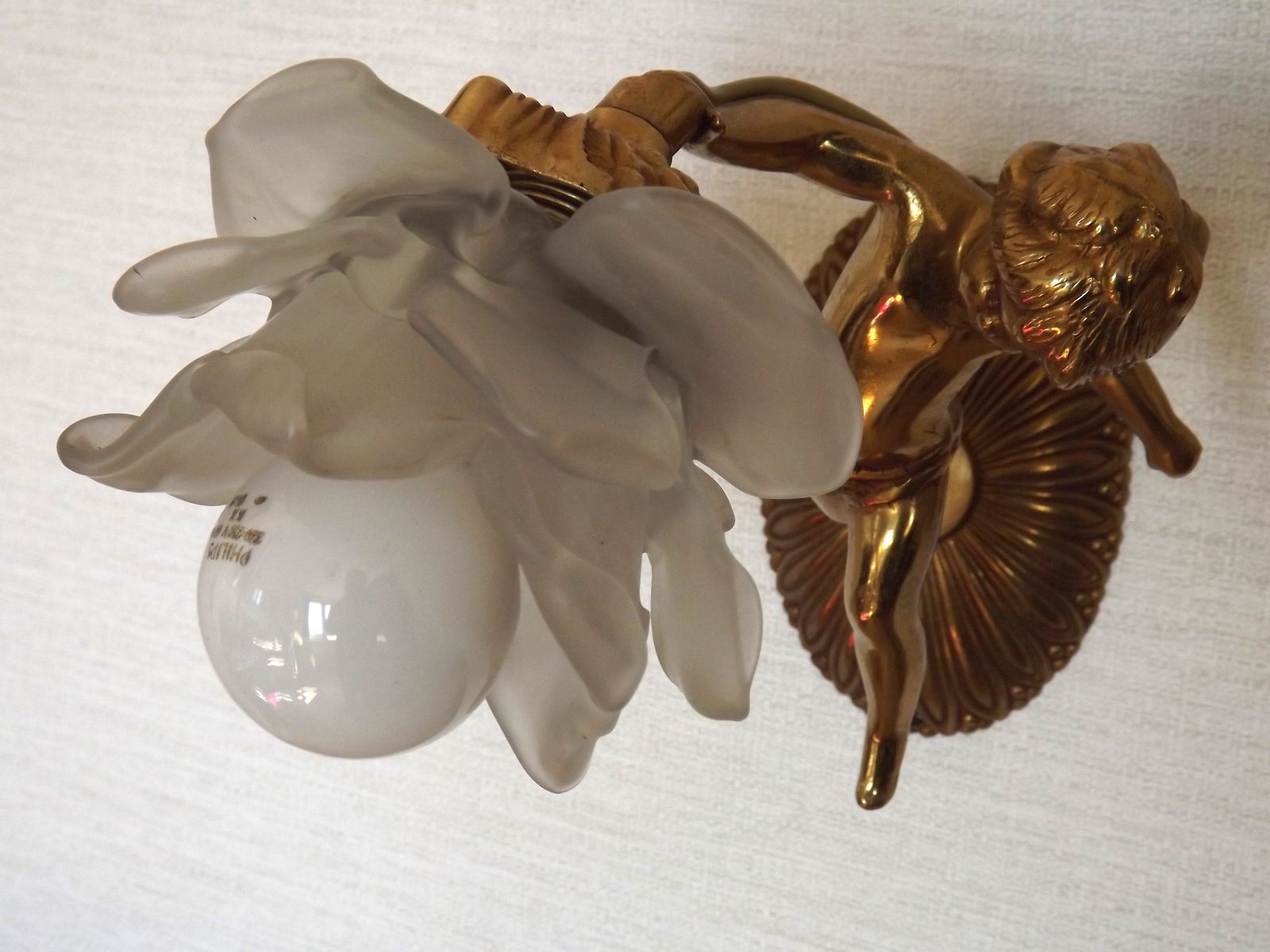photo vinterior Paire d'appliques murales italiennes décoratives en bronze avec abat-jour en verre pétale de fleur